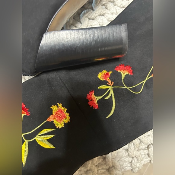 Intentionally Blank “Ranchero' Embroidered
Floral Boots, EU 39 New - Picture 2 of 5